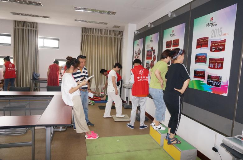 上海市社區(qū)<a href=http://www.hjlhqqhx.cn target=_blank class=infotextkey>健身</a>俱樂部