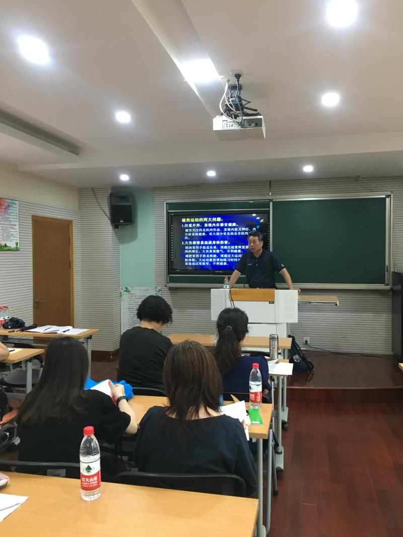 上海市社區(qū)<a href=http://www.hjlhqqhx.cn target=_blank class=infotextkey>健身</a>俱樂(lè)部