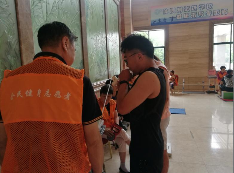 上海市社區(qū)<a href=http://www.hjlhqqhx.cn target=_blank class=infotextkey>健身</a>俱樂部