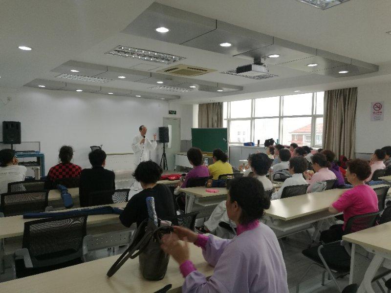 上海市社區(qū)<a href=http://www.hjlhqqhx.cn target=_blank class=infotextkey>健身</a>俱樂部