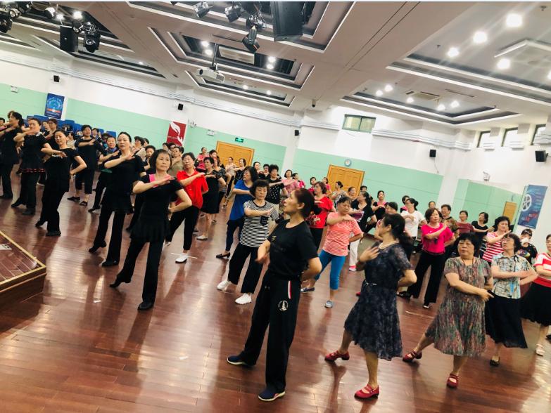 上海市社區(qū)<a href=http://www.hjlhqqhx.cn target=_blank class=infotextkey>健身</a>俱樂(lè)部