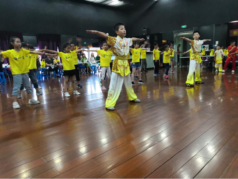 上海市社區(qū)<a href=http://www.hjlhqqhx.cn target=_blank class=infotextkey>健身</a>俱樂(lè)部