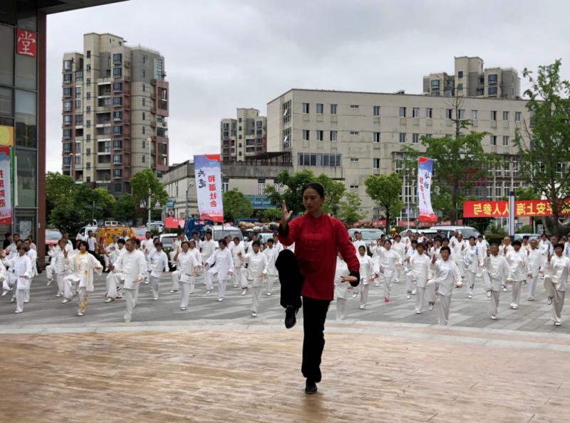 上海市社區(qū)<a href=http://www.hjlhqqhx.cn target=_blank class=infotextkey>健身</a>俱樂部