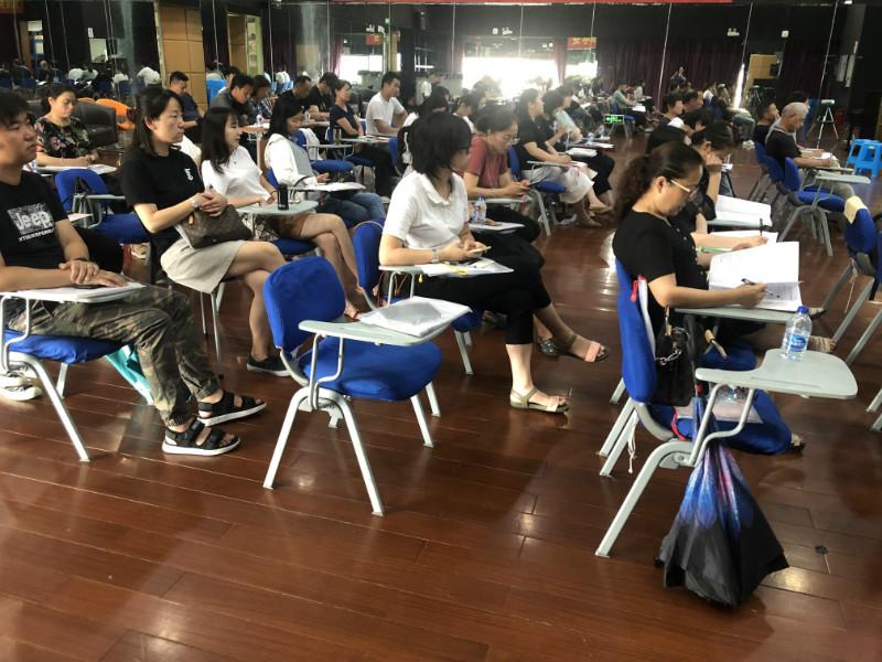 上海市社區(qū)<a href=http://www.hjlhqqhx.cn target=_blank class=infotextkey>健身</a>俱樂部