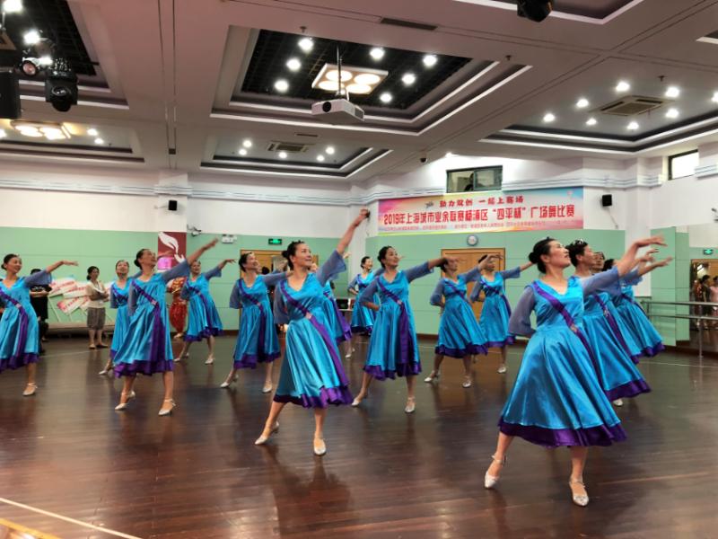 上海市社區(qū)<a href=http://www.hjlhqqhx.cn target=_blank class=infotextkey>健身</a>俱樂(lè)部