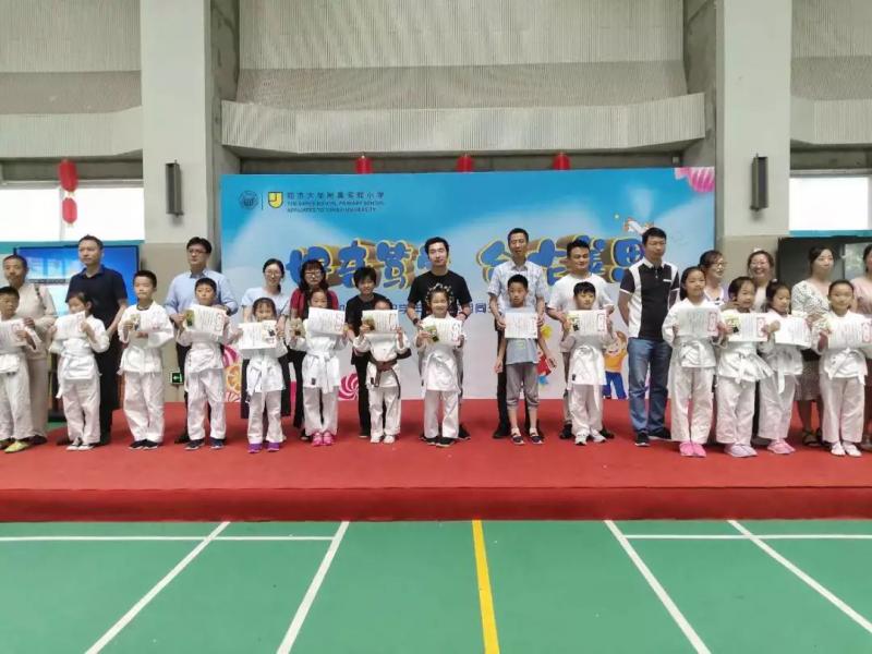 上海市社區(qū)<a href=http://www.hjlhqqhx.cn target=_blank class=infotextkey>健身</a>俱樂部