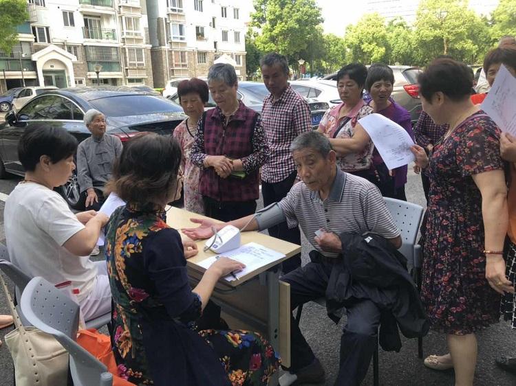 上海市社區(qū)<a href=http://www.hjlhqqhx.cn target=_blank class=infotextkey>健身</a>俱樂(lè)部