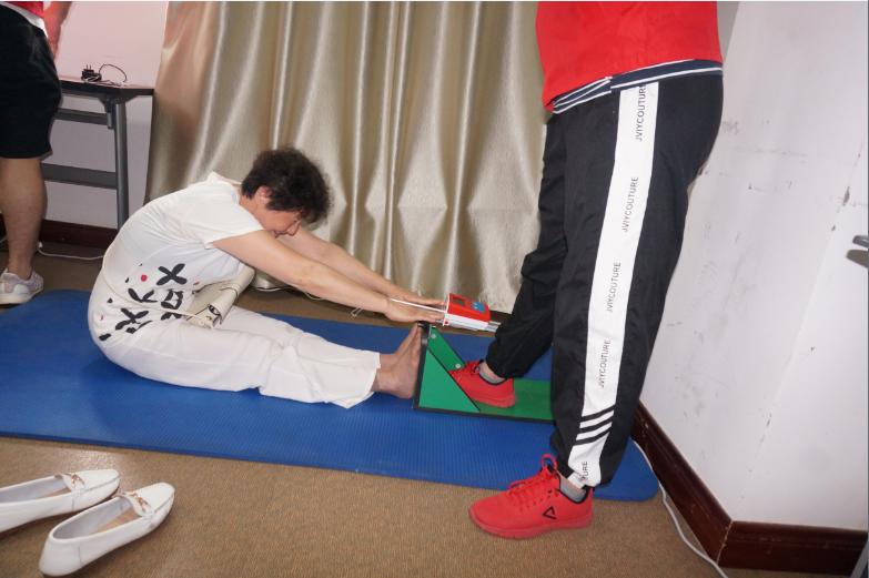 上海市社區(qū)<a href=http://www.hjlhqqhx.cn target=_blank class=infotextkey>健身</a>俱樂部