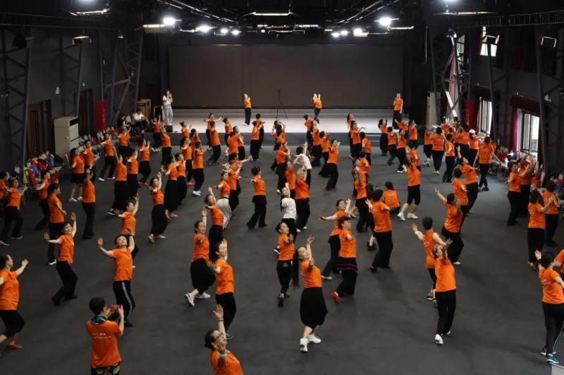 上海市社區(qū)<a href=http://www.hjlhqqhx.cn target=_blank class=infotextkey>健身</a>俱樂(lè)部