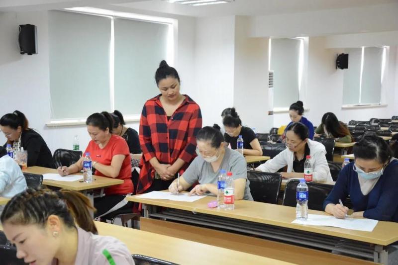 上海市社區(qū)<a href=http://www.hjlhqqhx.cn target=_blank class=infotextkey>健身</a>俱樂(lè)部