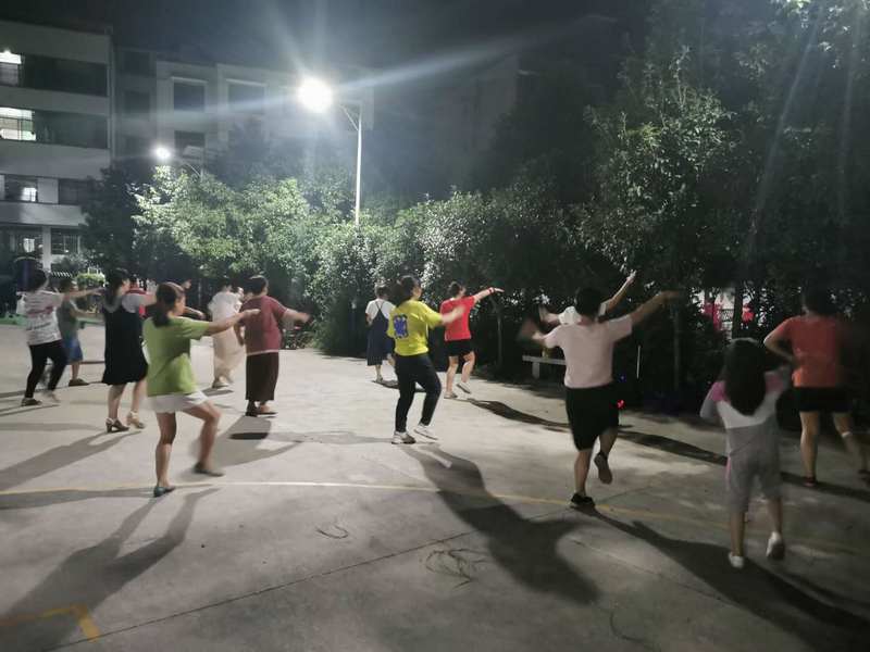 公益體彩在你身邊:邵陽(yáng)雨溪社區(qū)——搭起老百姓身邊的<a href=http://www.hjlhqqhx.cn target=_blank class=infotextkey>健身</a>廣場(chǎng) 公益體彩在你身邊:邵陽(yáng)雨溪社區(qū)——搭起老百姓身邊的<a href=http://www.hjlhqqhx.cn target=_blank class=infotextkey>健身</a>廣場(chǎng)