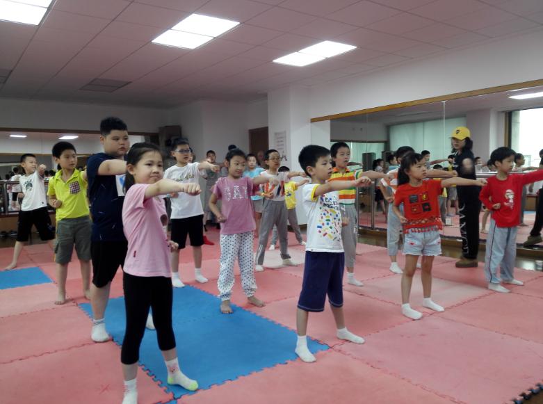 上海市社區(qū)<a href=http://www.hjlhqqhx.cn target=_blank class=infotextkey>健身</a>俱樂(lè)部