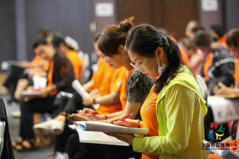 上海市社區(qū)<a href=http://www.hjlhqqhx.cn target=_blank class=infotextkey>健身</a>俱樂(lè)部