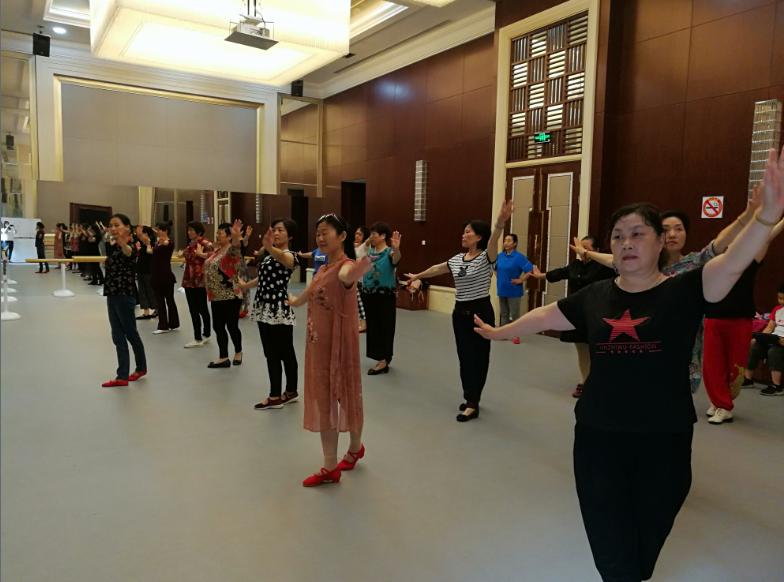 上海市社區(qū)<a href=http://www.hjlhqqhx.cn target=_blank class=infotextkey>健身</a>俱樂(lè)部