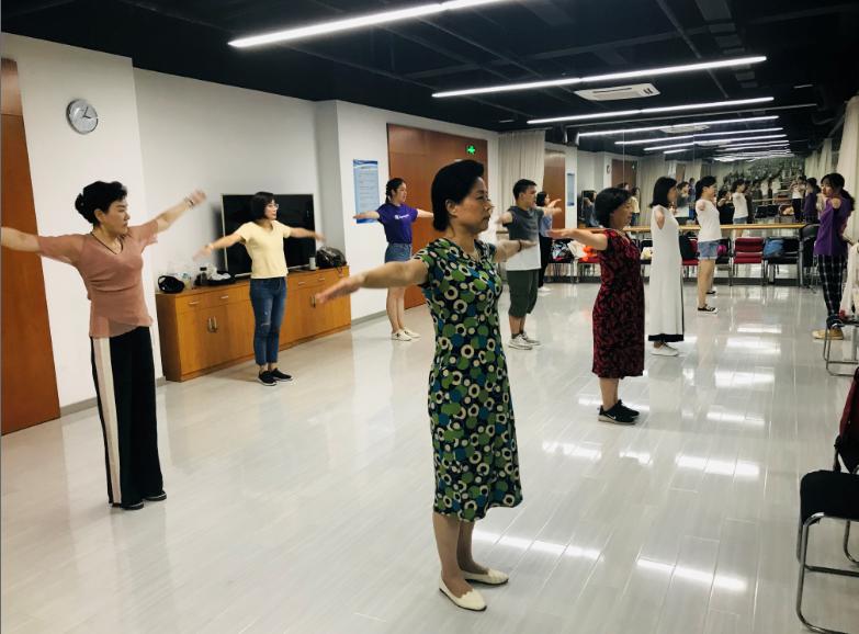 上海市社區(qū)<a href=http://www.hjlhqqhx.cn target=_blank class=infotextkey>健身</a>俱樂部