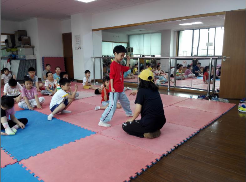 上海市社區(qū)<a href=http://www.hjlhqqhx.cn target=_blank class=infotextkey>健身</a>俱樂(lè)部