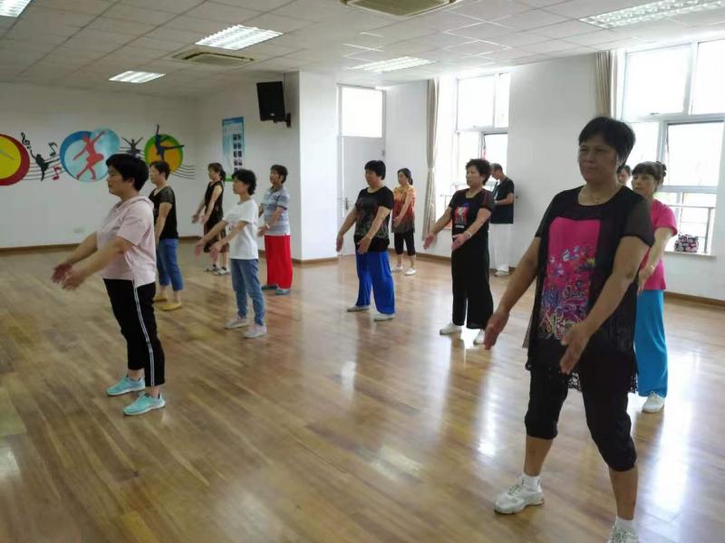 上海市社區(qū)<a href=http://www.hjlhqqhx.cn target=_blank class=infotextkey>健身</a>俱樂部