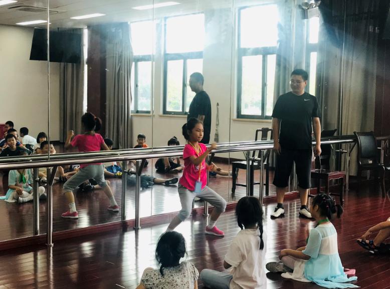 上海市社區(qū)<a href=http://www.hjlhqqhx.cn target=_blank class=infotextkey>健身</a>俱樂(lè)部