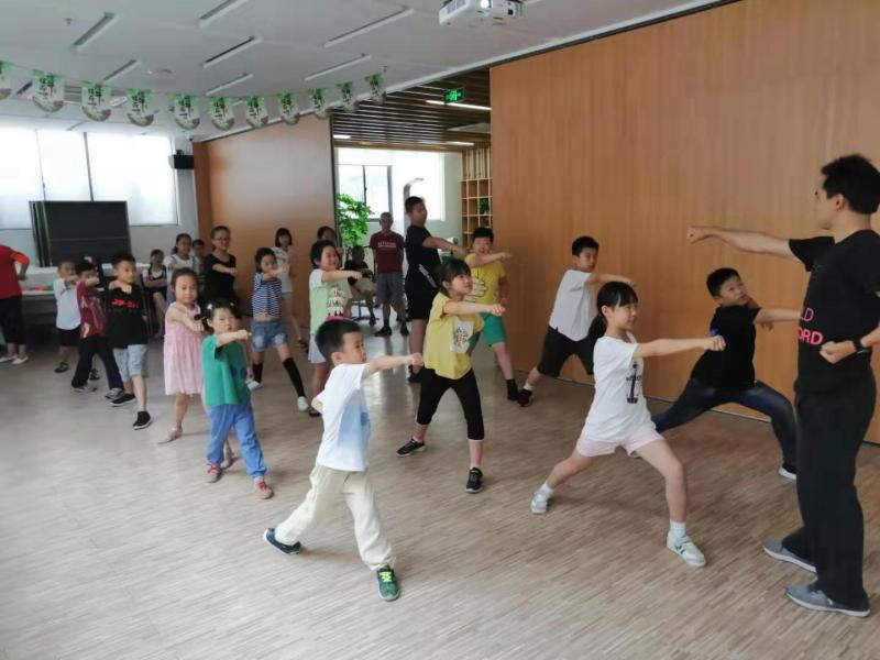 上海市社區(qū)<a href=http://www.hjlhqqhx.cn target=_blank class=infotextkey>健身</a>俱樂(lè)部