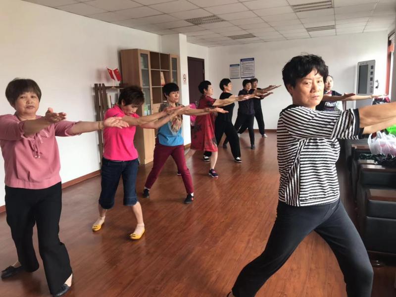 上海市社區(qū)<a href=http://www.hjlhqqhx.cn target=_blank class=infotextkey>健身</a>俱樂(lè)部