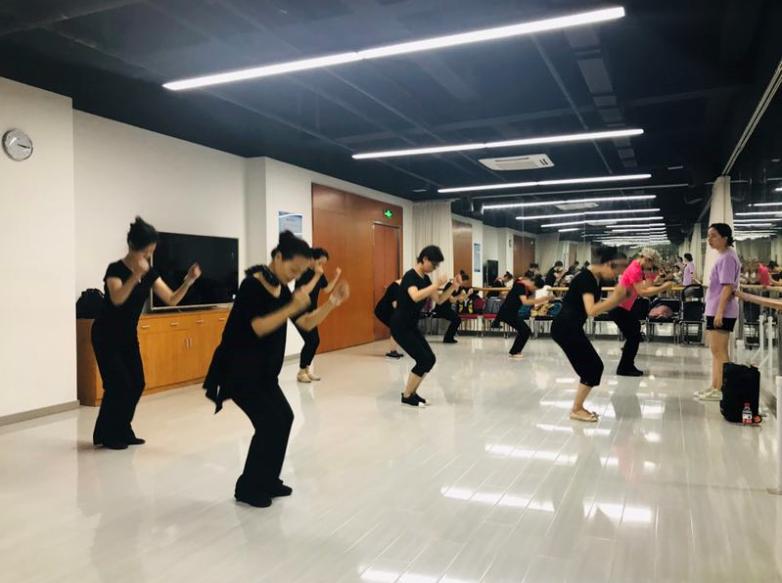 上海市社區(qū)<a href=http://www.hjlhqqhx.cn target=_blank class=infotextkey>健身</a>俱樂部