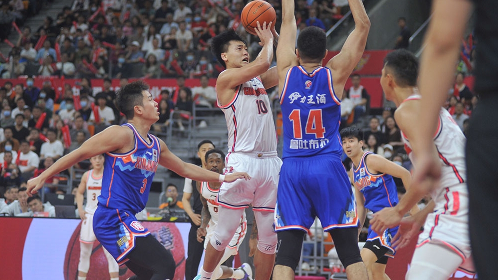 【CBA】新援亮相，廣東宏遠(yuǎn)擊敗新疆隊