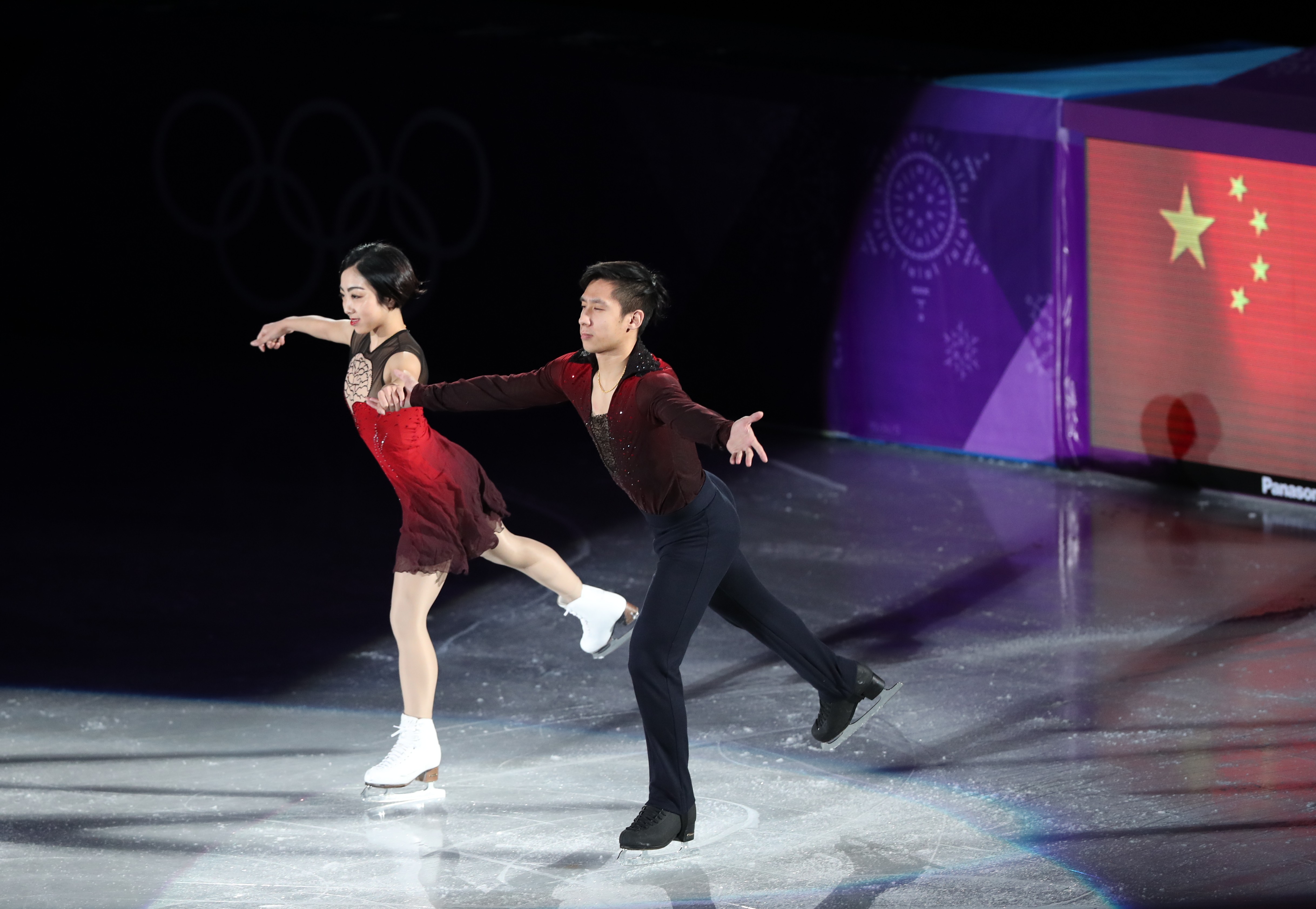 【冬奧辭典·花樣滑冰】音樂美＋姿態(tài)美＋力量美，觀眾還能投擲小禮物