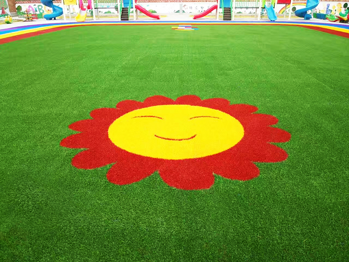 幼兒足球場(chǎng)人工草坪運(yùn)動(dòng)系統(tǒng)-草絲選用C型單絲，柔軟舒適，挺直度佳,安全環(huán)保的PU背膠(圖文)