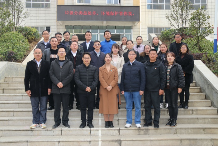 山水相連情誼深，東西協(xié)作共發(fā)展