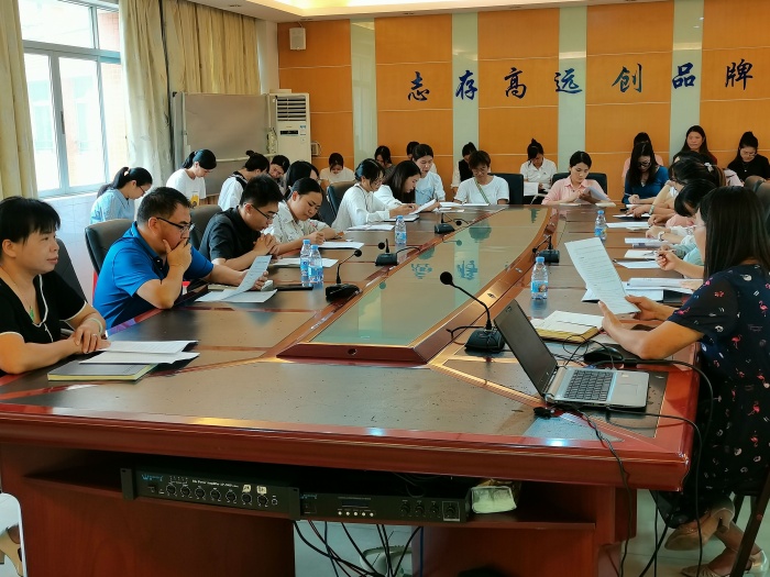 青藍(lán)結(jié)對(duì)清秋始，惟愿枝間子初成