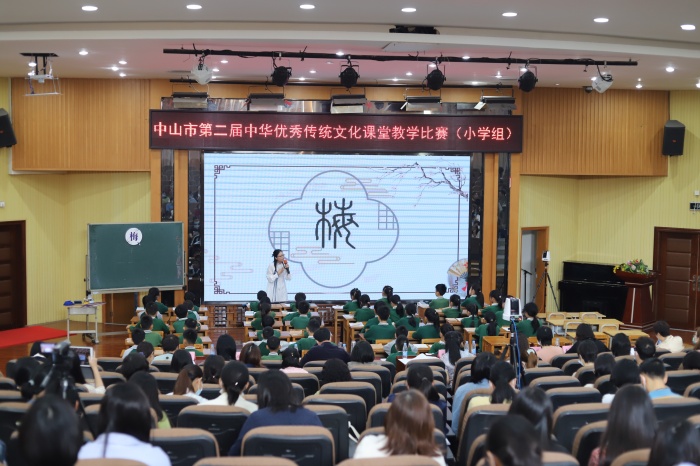 寶劍鋒從磨礪出，梅花香自苦寒來