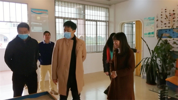 調(diào)研促發(fā)展，視察暖心懷