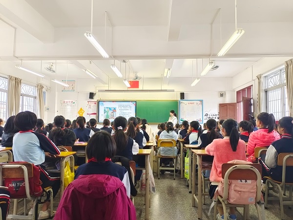 擁抱青春，笑對花季