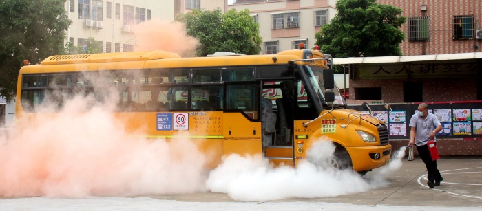 加強(qiáng)校車應(yīng)急演練，筑牢師生安全防線