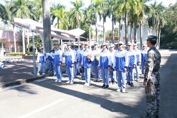 歷經(jīng)一番血淚苦，敢教自我換新顏