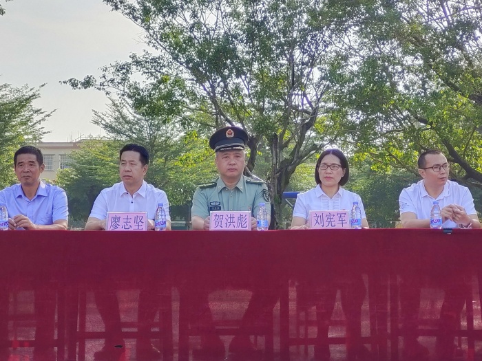 學(xué)軍人風(fēng)采，強(qiáng)國防意識