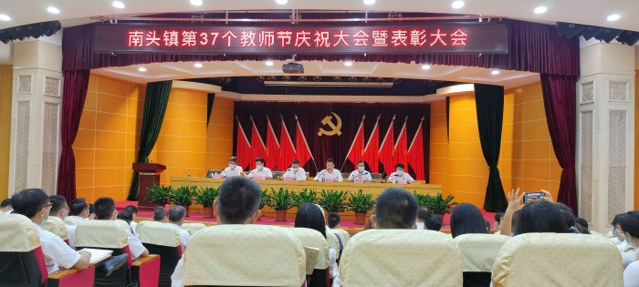 引路在腳下，追夢向前方