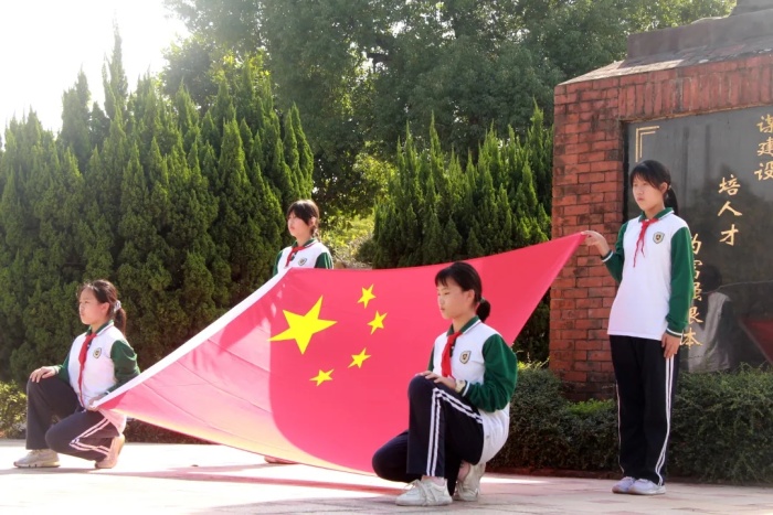 跟隨偉人足跡，繼承中山精神