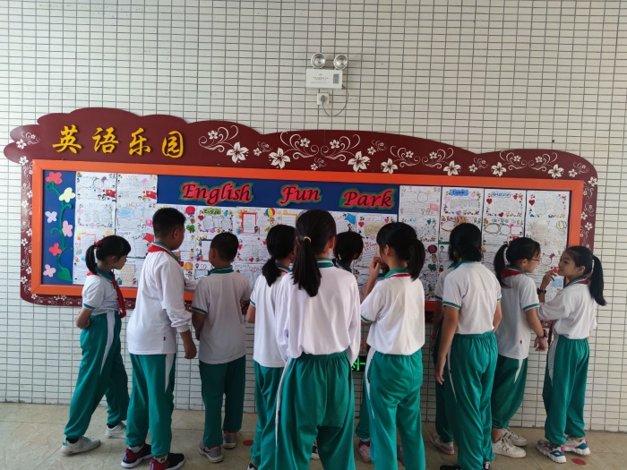 英語小報，精彩紛呈