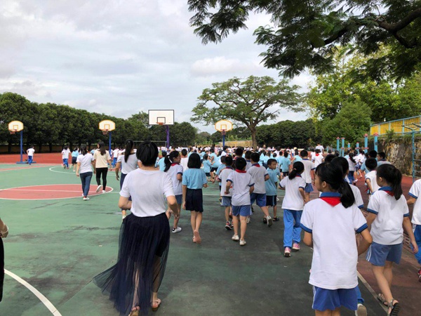 銘記歷史，濠涌小學(xué)開(kāi)展“九一八”應(yīng)急疏散演練