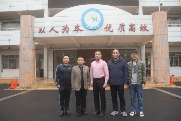 鎮(zhèn)一中籌建紅十字會 高水平打造平安團隊