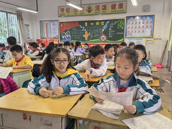 品中華詩詞，傳文化經(jīng)典