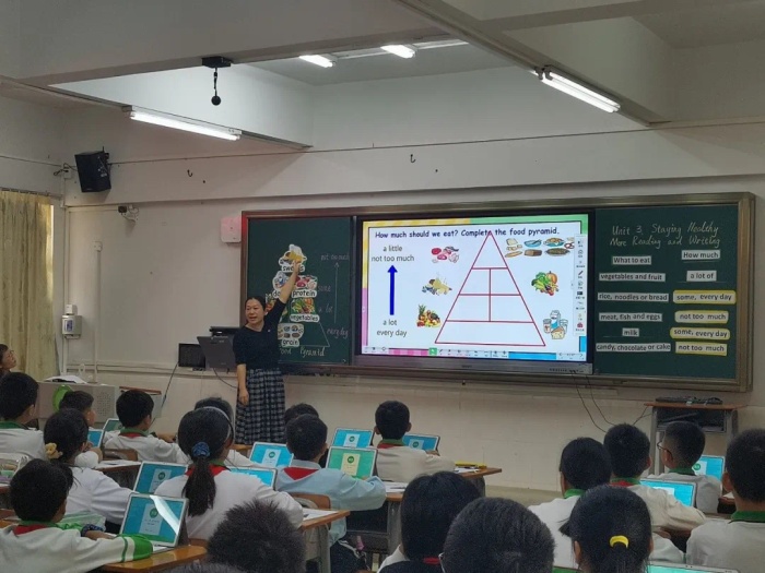 信息技術(shù)助課堂，專家引領(lǐng)促提升