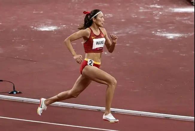 “黑科技”跑道，讓運(yùn)動(dòng)員“飛了起來”！-奧運(yùn)田徑跑道是如何造出來的？