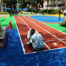 利達環(huán)保塑膠跑道、塑膠跑道材料廠家、標準13毫米塑膠跑道 塑膠跑道專用底料膠水 13毫米環(huán)保水性TPU改性塑膠跑道材料