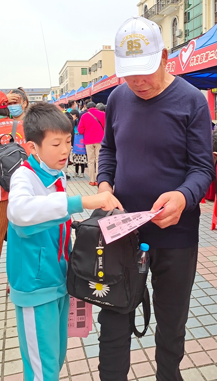 春回大地滿眼綠，愛(ài)護(hù)環(huán)境我先行