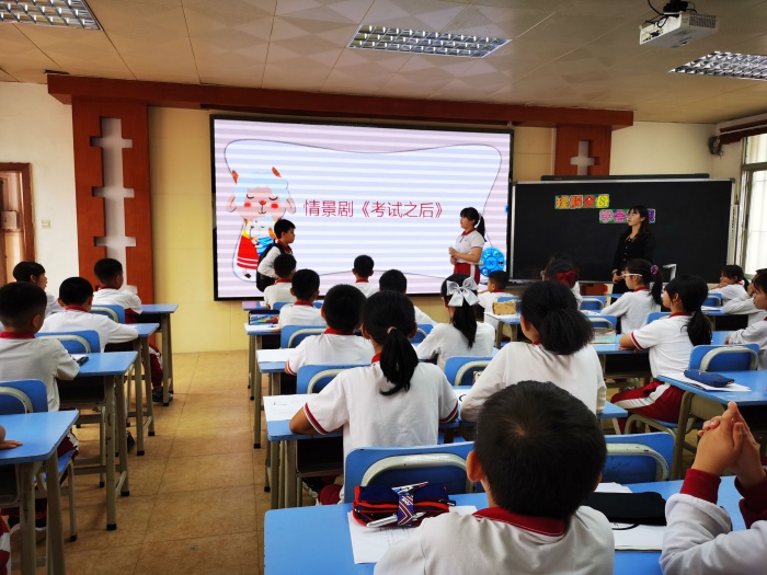 開發(fā)區(qū)第一小學(xué)：班會促思考，講座促發(fā)展記火炬區(qū)班主任培訓(xùn)活動(dòng)