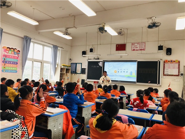 以督導促規(guī)范，以規(guī)范促提升：開發(fā)區(qū)中心小學迎接區(qū)教育事務指導中心教學常規(guī)專項督導