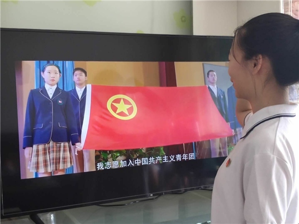 火炬區(qū)一中團(tuán)委舉行“五四”主題宣傳教育實踐活動