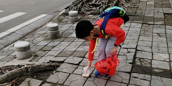 童心向黨，學(xué)雷鋒，做先鋒